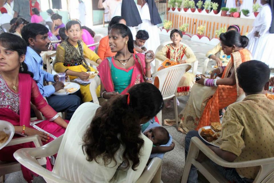 Children of Sanjoepuram share lunch served after the double wedding of two girls who grew up in the village. (Jose Kavi)