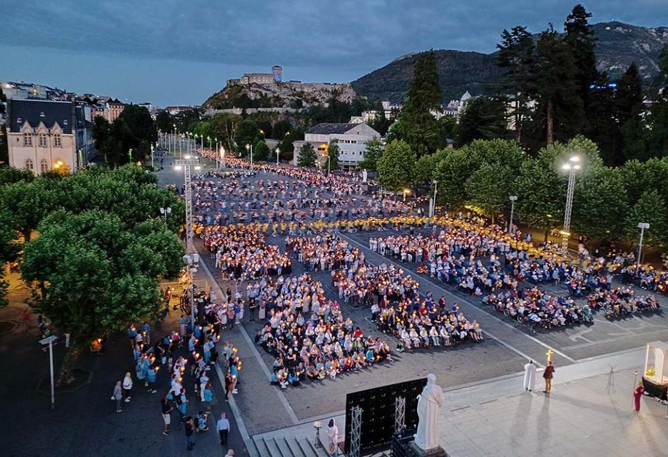 The night procession at 9 p.m. attracts thousands of visitors. It starts and ends in front of the Basilica of Our Lady of the Rosary in Lourdes, France. (GSR photo/Elisabeth Auvillain)