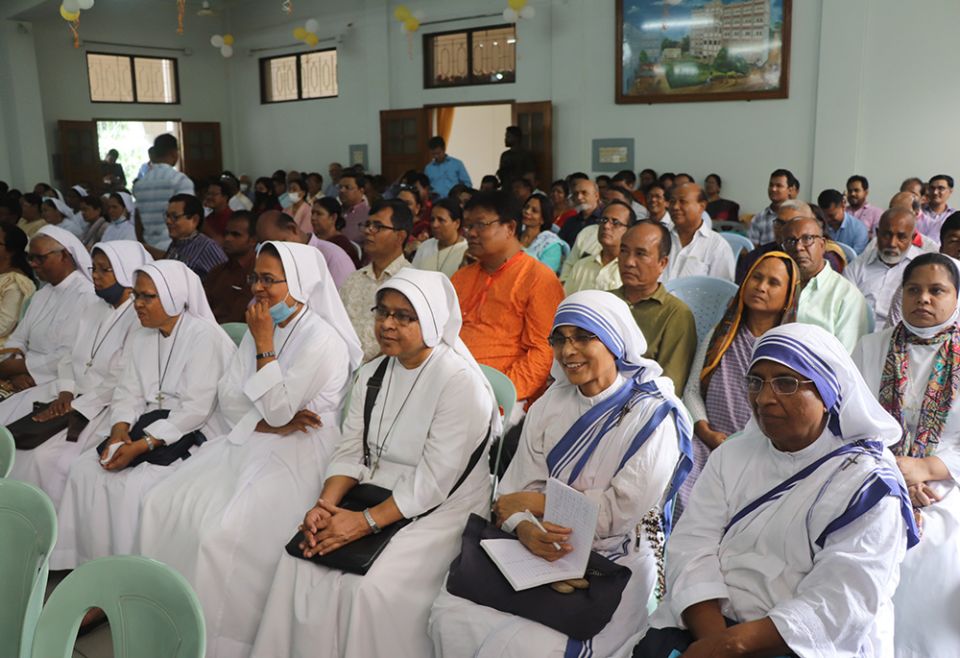Women religious participate in the daylong golden jubilee celebration of the Catholic Bishops' Conference of Bangladesh on May 27 in Dhaka, Bangladesh. (Sumon Corraya) Women religious participate in the daylong golden jubilee celebration of the Catholic Bishops' Conference of Bangladesh on May 27 in Dhaka, Bangladesh. (Sumon Corraya)