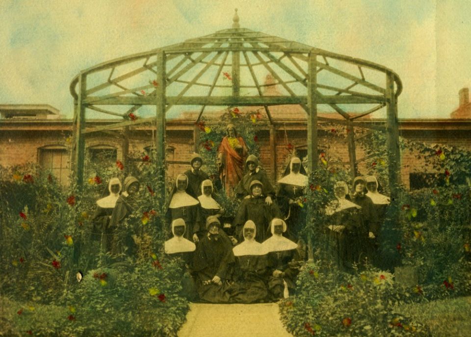 Sisters of Charity of Seton Hill and Sisters of the Holy Family in New Orleans in the 1930s (Courtesy of the Archives of the Sisters of Charity of Seton Hill) Sisters of Charity of Seton Hill and Sisters of the Holy Family in New Orleans in the 1930s (Courtesy of the Archives of the Sisters of Charity of Seton Hill)