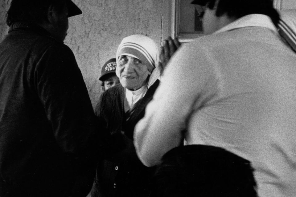 Mother Teresa of Calcutta visits with men at a Missionaries of Charity shelter program in Gallup, New Mexico, in this photo from the late 1980s. (CNS/Nancy Wiechec)