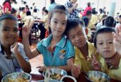 Students have fun during lunch at Vi Nhan School in Buon Ma Thuot City of Daklak Province, Vietnam. (Leanne Hoang)