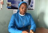 La Hna. Dorothy Chinyere Okoli en las Hermanas Misioneras de San Juan Pablo II de María en Nkwelle Ezunaka, Anambra, Nigeria, en octubre